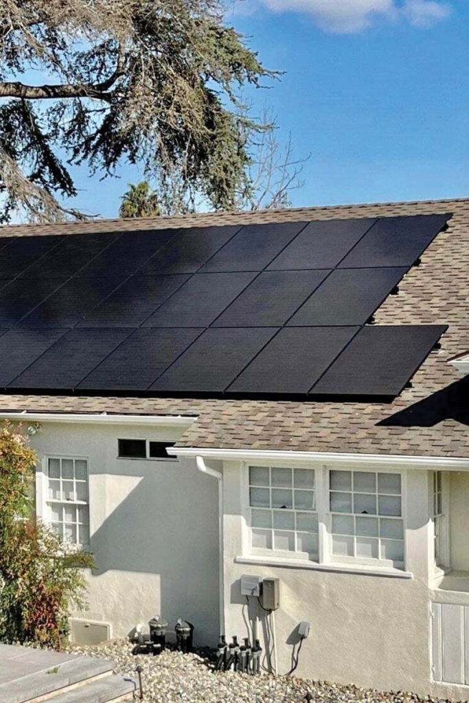 Proyecto de paneles solares instalado por Casa911